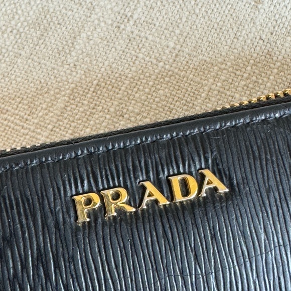 PRADA Saffiano Vittello Move Round
Zipper Wallet‎ 1ML506. - Picture 11 of 12